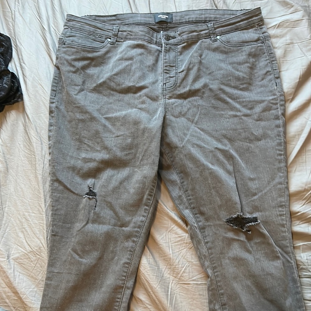 Grey Skinny Jeans w/Small Rip Details